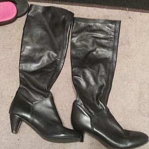 Black small healed boots NWOT